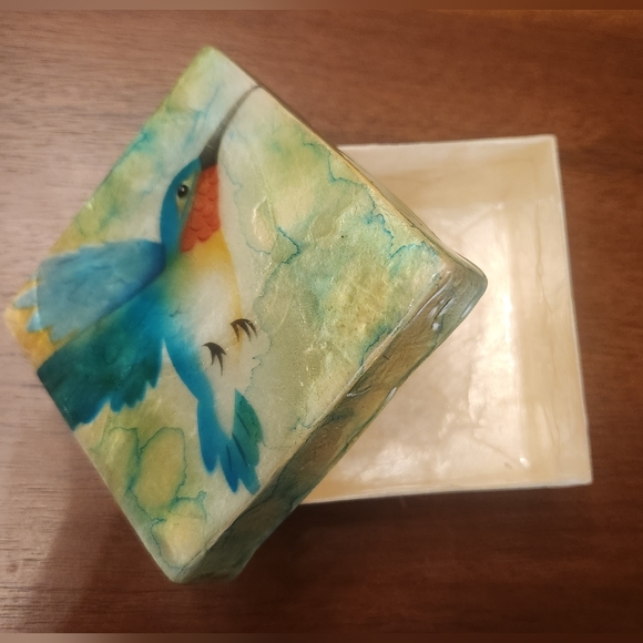 Hummingbird Irridescen Capiz Shell Jewelry Trinket Keepsake Box 3" - Picture 5 of 8